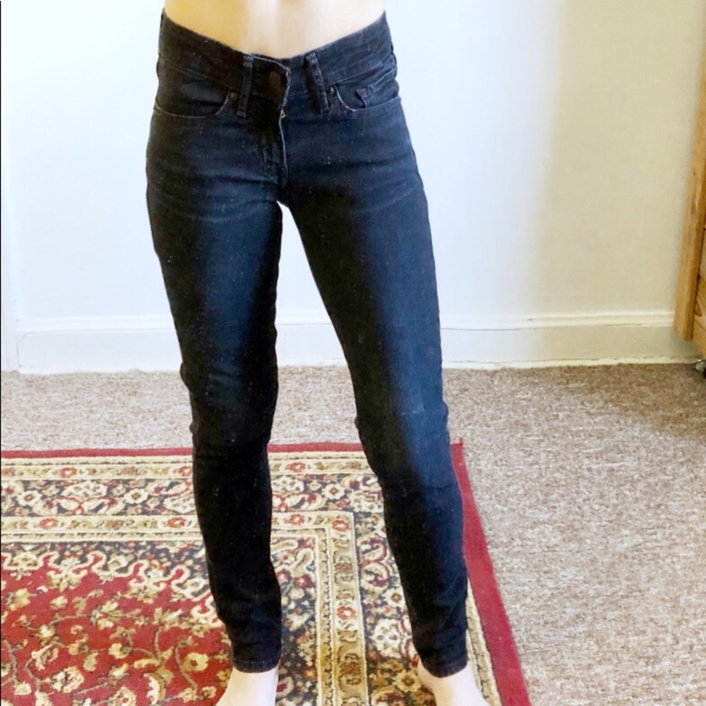 Levi Strauss 712 skinny jeans. Size 24.